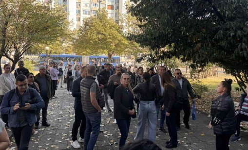Втори ден служители и жители на Сунгурларе излязоха в подкрепа на арестувания кмет