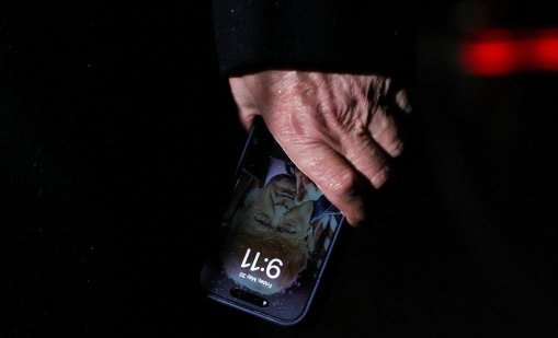 Нарцис: Ето каква е снимката на iPhone-а на Тръмп