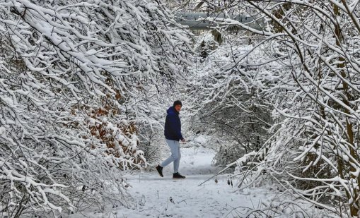 Времето днес: Слънчево, на места със слаби дъждове
