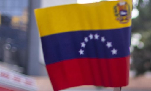 Чуха се силни експлозии в столицата на Венецуела ВИДЕО