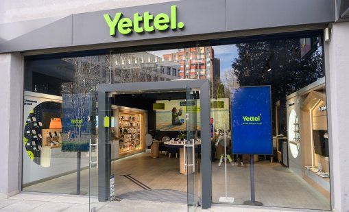 Yettel подобрява достъпността на магазините си с тактилни ленти за незрящи хора