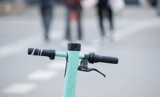 Дете с травма на главата след падане от е-тротинетка