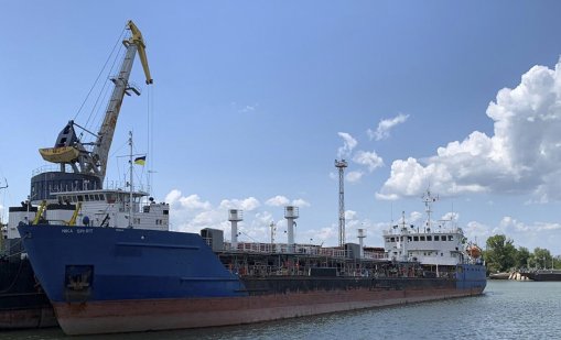 САЩ дават 30 дни без санкции за руския петрол, превозван по море