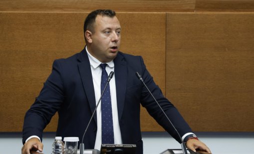 НС отказа да изслуша министрите Пулев и Абровски