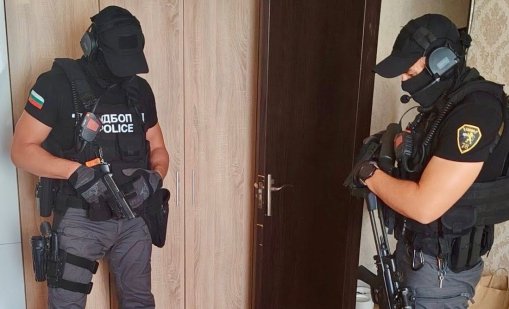 Спецакция на ГДБОП в Белица, изземват документи от дома на кмета