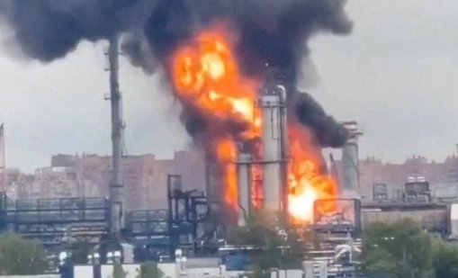 Дронове удариха московска петролна рафинерия