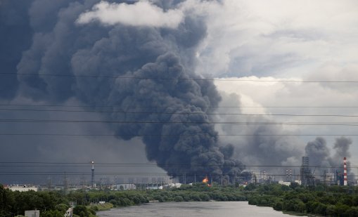 Зеленски: Поразихме две петролни рафинерии в Русия