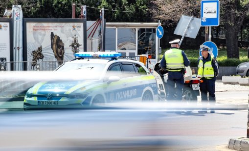 Полицията иззе долари, лаптоп и списък с имена край Дупница