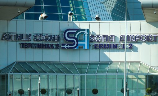 Аварирал камион спря временно полетите на летище "Васил Левски" 