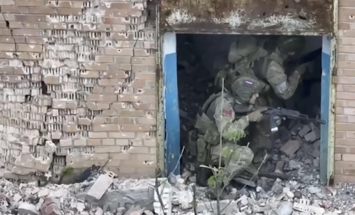 Алкохол, самоубийства: Стотици руски войници умират още преди да стигнат фронта 