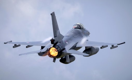 Украински F-16 за първи път свали руски изтребител