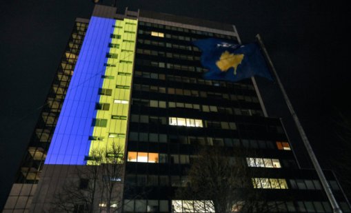 Заради Зеленски: В Косово свалиха украинското знаме