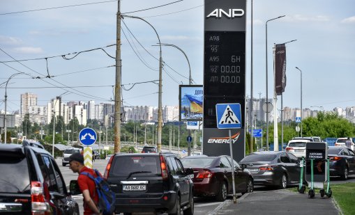 На някои места в Русия вече се продава бензин с купони ВИДЕО