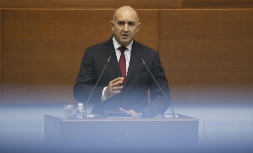 Радев гневно към депутатите за финансите на държавата: Да му бяхте мислели навремето! 