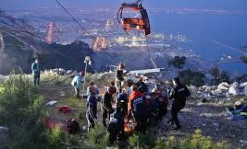 Спасиха над 50 души, блокирани в кабинков лифт край турския град Бурса