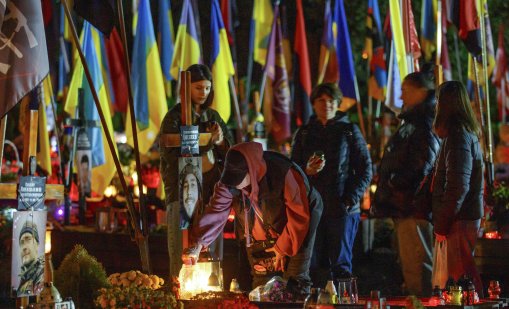 Отвъд известното: Украинците питат гадатели на таро кога ще е следващата руска атака