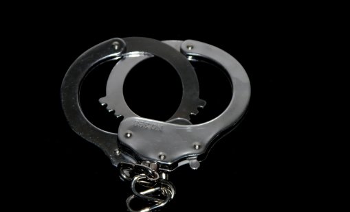 Млад мъж уби баба си, спряла му джобните