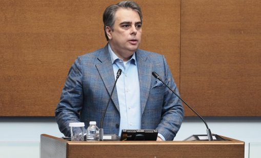 Асен Василев атакува Радев на тема "бюджет" и попита: Как ще направите дефицита 5,7%?