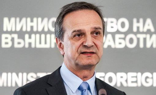 Декларациите пред цялата комисия ще забавят вота зад граница