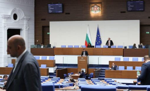 Технически проблем отложи началото на пленарното заседание в НС
