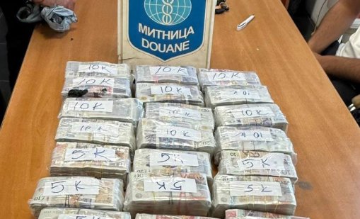 Задържаха недекларирана валута за 500 000 лева на Капитан Андреево