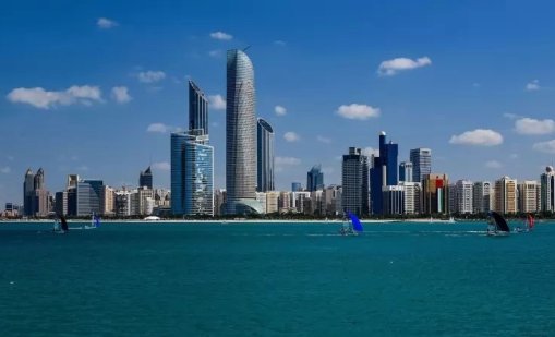 Абу Даби поема хотелските сметки на блокираните туристи