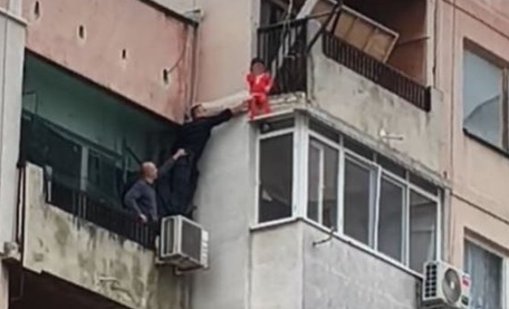 На 14 април двете деца, оставени без надзор в Ямбол, заживяват отново заедно