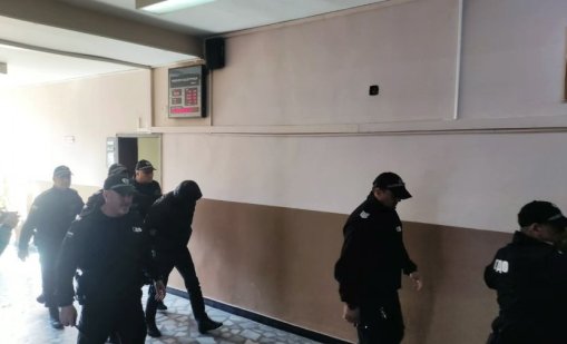 Задържаните по случая с нелегалната фабрика за цигари в Дупница остават в ареста 