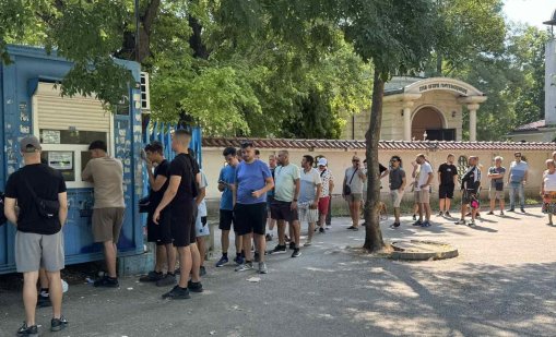 До три билета на човек за мача на Левски с Университатя