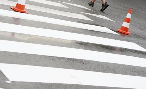 Кола блъсна мъж на неосветена пешеходна пътека в Ловеч