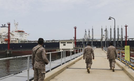 Украйна преследва скритата флотилия на Москва в международни води