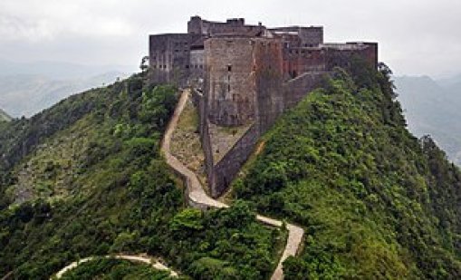 Най-малко 30 души загинаха при паника в цитаделата &bdquo;Лафериер&ldquo; в Хаити