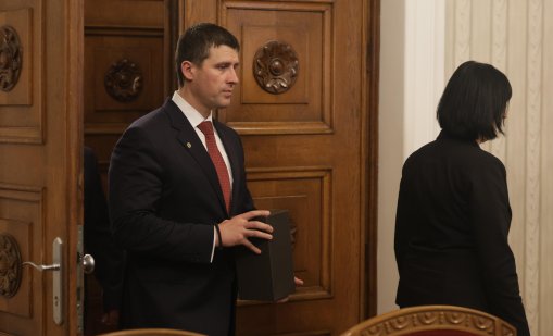 Вандализъм: Счупиха стъклото на офиса на &ldquo;Величие&rdquo; в столицата