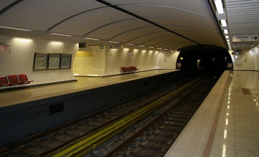 Около 200 апартамента се пропукаха при строежа на метрото в Атина