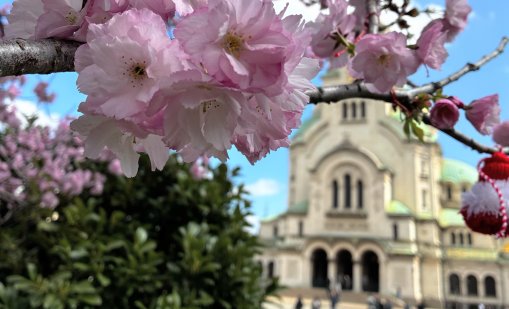 Слънчево и топло време на Велики четвъртък