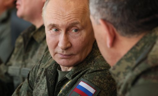 Вътре в пропагандната площадка на Путин - пари, кликвания и духовенство
