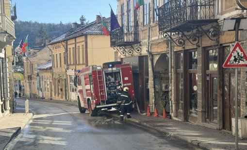 Къща пламна в старинната част на Велико Търново
