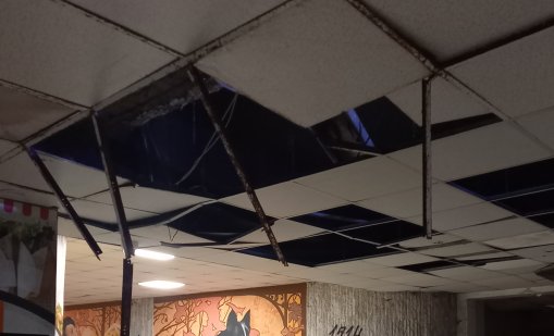 Ръждиви железа в подлези, опасна колона за афиши - вашите сигнали