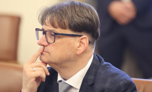 Министър Бачев не се смущава от разследването срещу Росен Белов