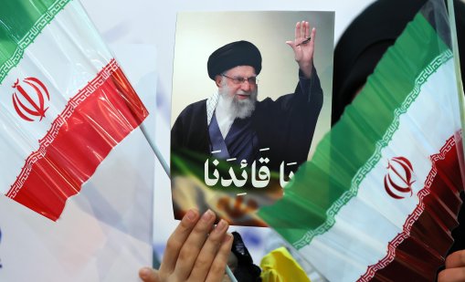 Иран под натиск, но опасен: Техеран може да отвърне смъртоносно на ударите на САЩ