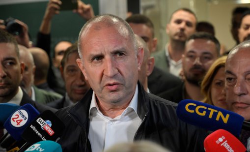  "ИЮ обзървър": Румен Радев не е Виктор Орбан