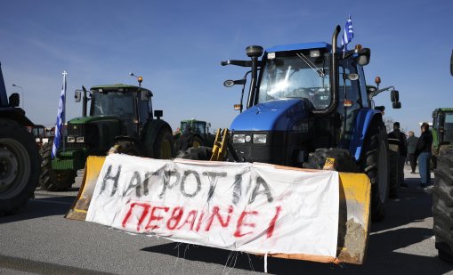 Спряха преминаването на ГКПП "Кулата" заради блокадите на гръцките фермери