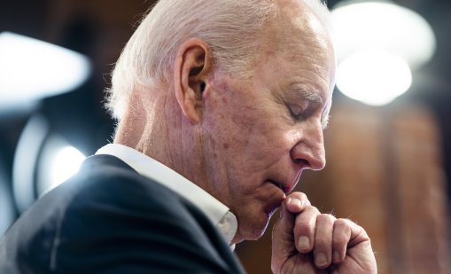 Близките на Байдън се тревожат, че нелечимият рак го прави още по-крехък