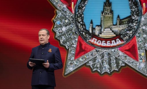 Медведев: На преговорите в Истанбул Русия се стреми към пълна победа, не към компромис