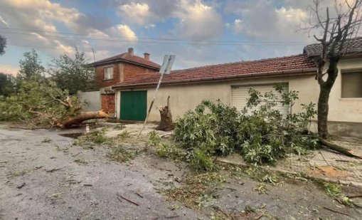 Порой удави Раковски, улиците са под вода 