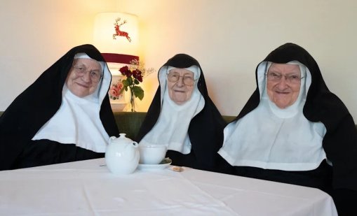 Три непокорни монахини окупираха манастира си, не искали в старчески дом