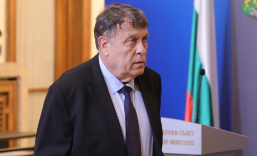 Вълчев: Няма как да се справим, ако младите не виждат бъдещето си тук