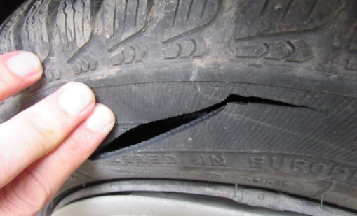 Девет коли с нарязани гуми в "Люлин", задържаха 37-годишен