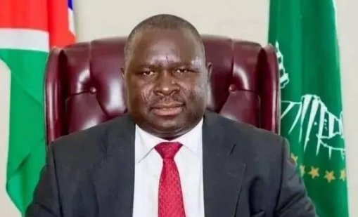 Политикът от Намибия Адолф Хитлер си смени името