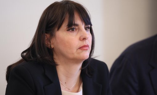 Трудови договори не се преподписват заради еврото, не се сменят банкови сметки